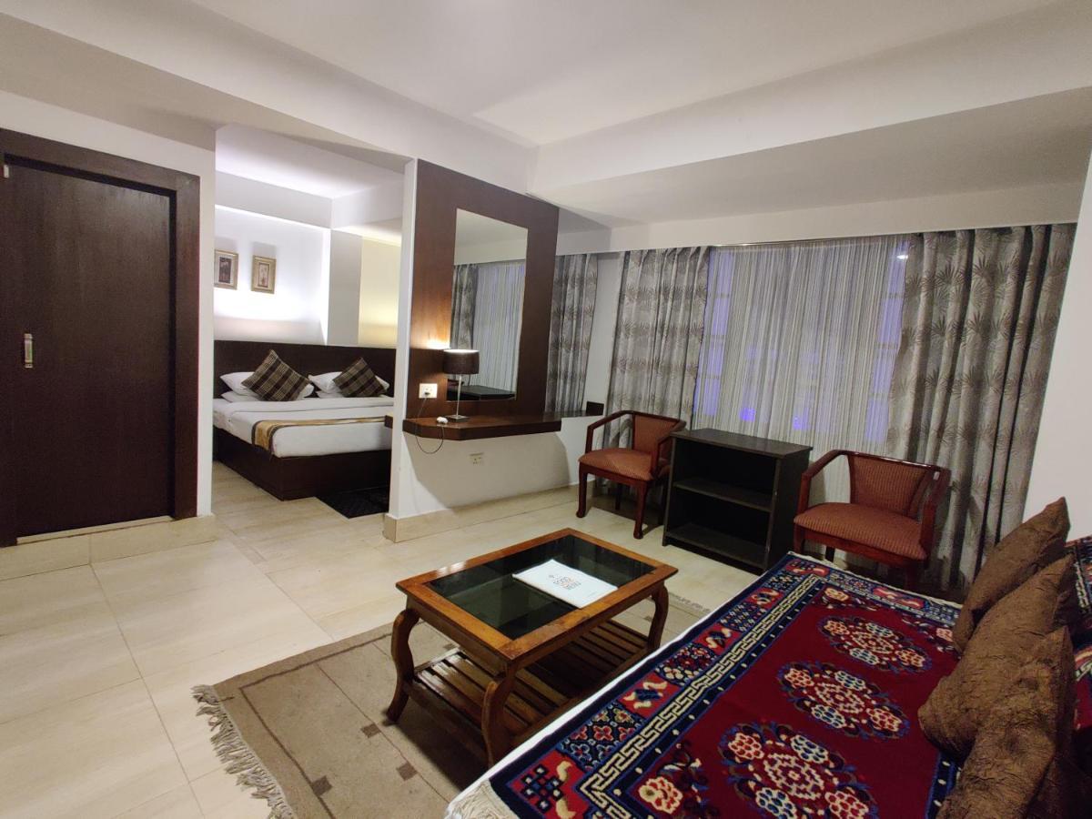 Hotel Tarayana 강토크 외부 사진